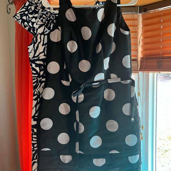 Lot of 6 beautiful dresses.  Semi formal or cocktail.  Size 10 or medium. Clean - Picture 6 of 7